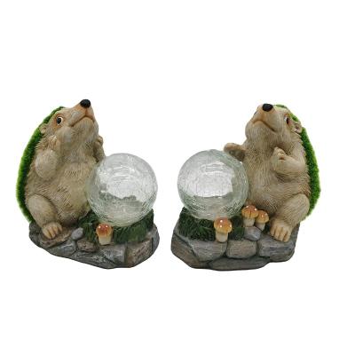 China Europe Outdoor Animal Statues For Patio Yard Lawn Porch Ornament Gift Garden Decoration Resin Hedgehog Solar Figurines for sale