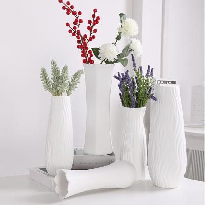 China Traditional Bottle Shape Matt Ceramic Porcelain Flower Vase White Color Ceramic Wedding Vases Cheap for sale