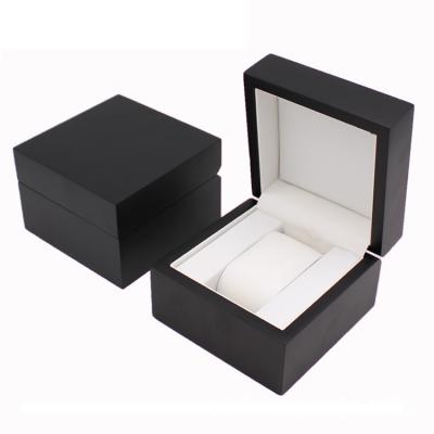 China Multifunctional Case Slot 1 Black Wooden Piano Finish Simple Watch Storage Display Box for sale