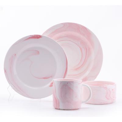 China Servicio de mesa coloreado de la porcelana en venta