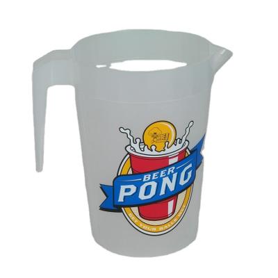 China Economical PP Custom Design Wholesale White Plastic Beer Water Pitcher en venta