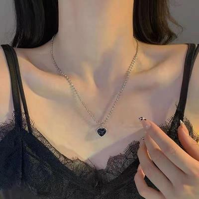 China New Vintage Design Simple Crystal Heart Pendant Necklace Peach Heart Choker Paperclip Chain Necklace For Women for sale