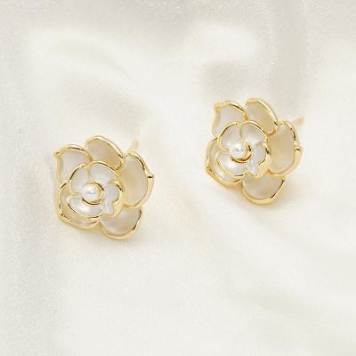 China TRENDY Hot Selling Pearl Rose Flower Earrings For Women Fashion Gold Plated Rose Flower Stud Earrings Simple Oil Drop for sale