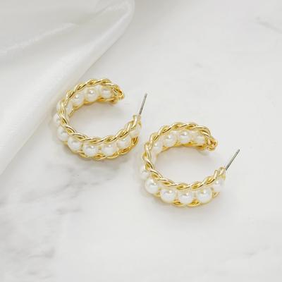 China FASHIONABLE Hot Selling C Shaped Pearl Circle Earrings C Design Pearl Huggie Earrings Luxury Women Girls for sale