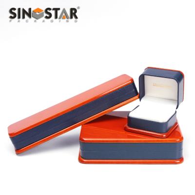 China Custom Dimension L X W X H Wooden Jewelry Box Handmade with Pattern Customized en venta