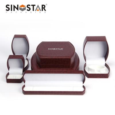 中国 Jewelry Storage Plastic Jewelry Box with Rectangle Shape Featuring Removable Tray 販売のため