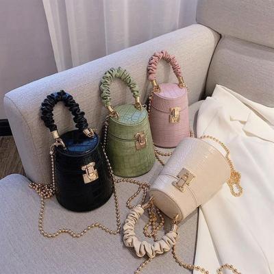 China 2021 Latest Small Breathable Mini Pearl Purse Lady Handbags Women Handbags For for sale