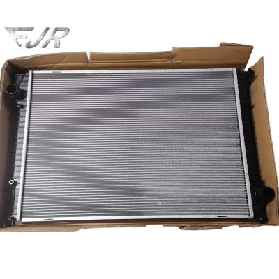 Chine Radiateur moteur volant automobile avec condensateur et réservoir d'eau 3W0198115H 4W0121253 3W0198115B à vendre