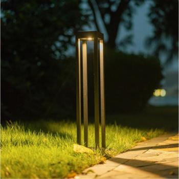 China Waterproof Modern Aluminum Garden Motion Sensor Square 600 Lumen Outdoor Solar Bollard Lawn Light For The Yard for sale