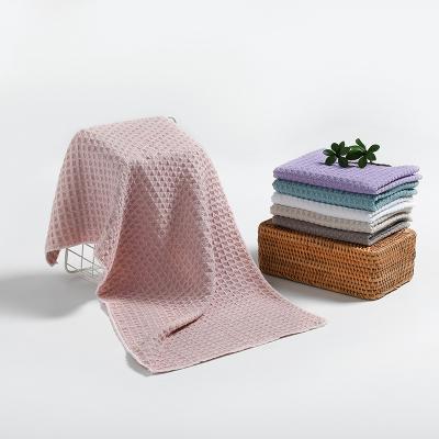 China Waffle Weave Hand Towels Sustainable Lightweight Logo Absorbent Face Washing Towel Custom Made For Bathroom for sale