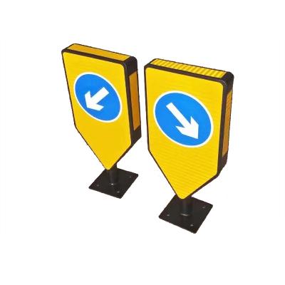 China Road Warning Solar Reflective LED Sign Post Arrow Bollard With LED Sign for sale