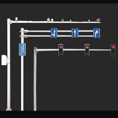 China Roadway hot dip galvanized traffic light post and octagonal pillared on intersection for sale