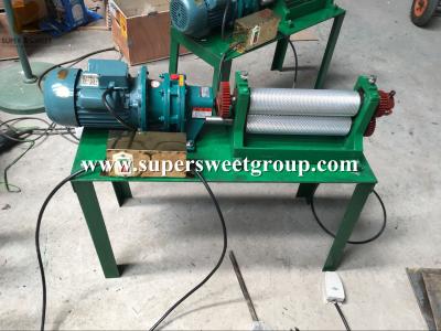 China Electric Beeswax Comb Foundation Stamp Roller Machine 310mm 250mm 195mm Roller Width for sale