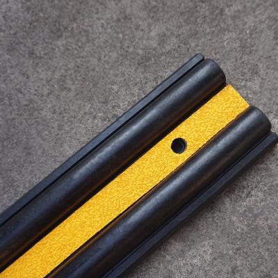 China Modern Parking Resistance Corner Guard Rubber Wall Protector For Traffic Use for sale