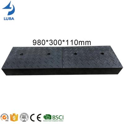 China Heavy Vehicle Durable Driveway Restriction Ramp Car Step Ladder Protective Triangular Edge Ramp for sale