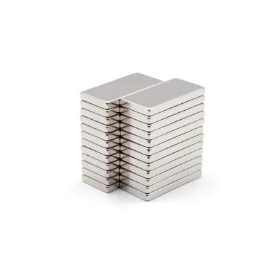 Cina Industrial Magnet Rare Earth Neodymium Magnetspermanent Square Strong Magnet 10 x 3 mm N35 x 40 Block Magnets in vendita