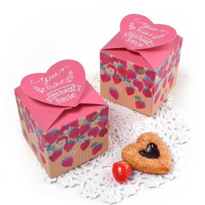 China 2021 Recyclable Elegant Polka Dot Heart Gift Paper Boxes for Chocolates for sale