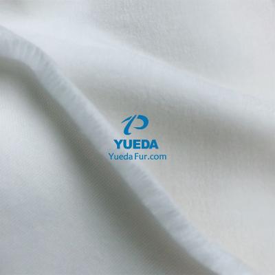 China Garment White 100% Polyester Color Plush Fur Fabric For Blankets Mats Fabric Material [YUEDA Fur Paint Roller Factory] for sale