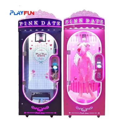 China Playfun coin bediend roze datum snijden 2 win automatisch snijden het touw de prijs grote knuffel speelgoed schaar spel machine Te koop