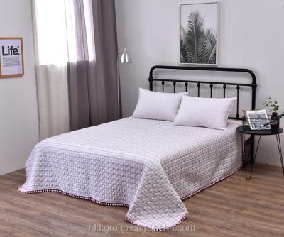 China Disposable Printed Stripe Lace Up 100% Cotton Microfiber Quilted Bedspread Bed Cover Bed Spreads for sale