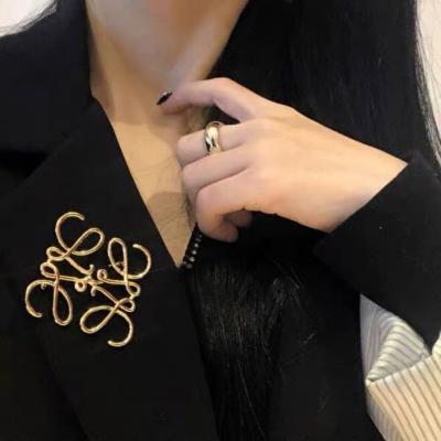 China 2021 European and American personality metal Amazon ALLOY exaggerated female creative simple retro brooch brooch jewelry for sale