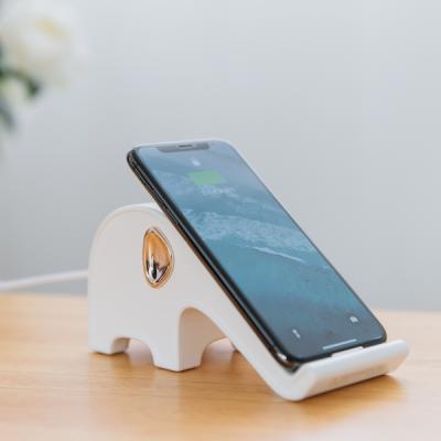 China Fanshion 310 Portable Elephant Wireless Charging Station Charger Phone Wireless Holder Phone Stand Radio Charger for sale