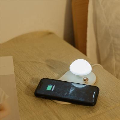 China Mobile phone phone wireless charger with small mushroom lamp wireless charger for sale