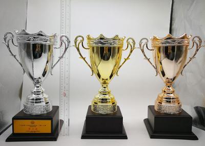 China La taza por encargo del trofeo del metal, premio del partido de deportes ahueca los trofeos en venta