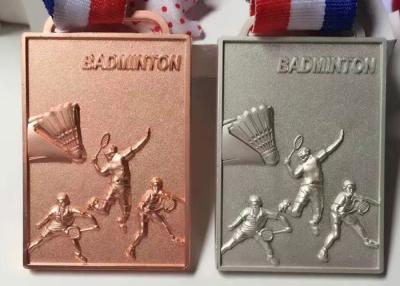 China Medalla de encargo 70*50*4m m del metal de la forma cuadrada para los juegos del bádminton del equipo en venta