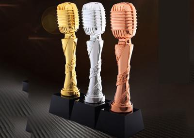 Chine Le trophée fait sur commande de conception de microphone attribue le matériel de résine fait pour des activités musicales à vendre