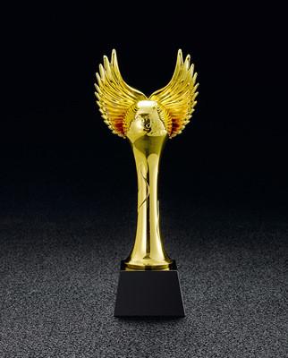 Cina Cuore ed amore ed espressione della resina di Wing Custom Engraved Trophy Material nell'ufficio in vendita