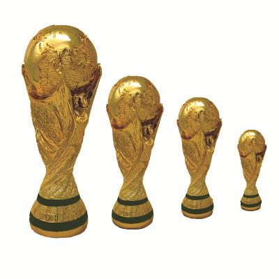 Chine Tasse professionnelle de trophée de résine des gagnants ccc de concurrence du football fabriquée à la main à vendre