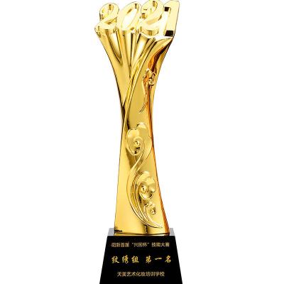 Chine Tasse exceptionnelle de trophée de résine d'OEM de récompense de personnel comme encouragement à vendre