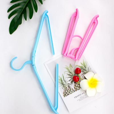 China Collapsible Collapsible Plastic Clothes Hanger Hanger for Travel Cloth Drying Rack Hangers for sale