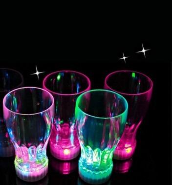 China New Design High Quality Acrylic Beer Mug Running Flashing Led Wine Glass Drinking Glasses for sale