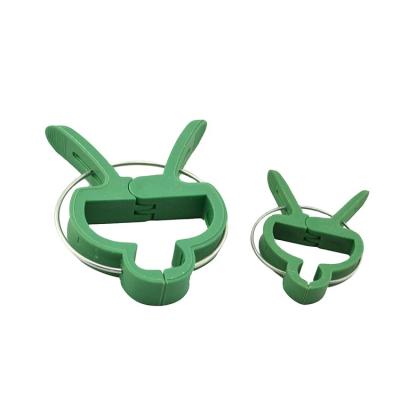 China Tie Tomato And Other Plant Clips 2.5*4 Cm Green Plastic Garden Plastic Plant Clips Grafting Clip Garden Accessories Greenhouse Locks Fix Plant for sale