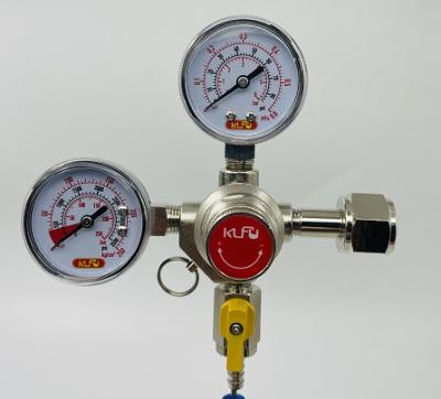 China 2000PSI CO2 Beer Regulator Plug Barb Beer Dispensing Equipment Reducing Valve for sale