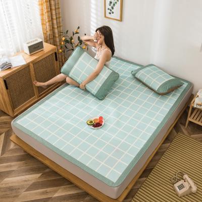 China 2021 Summer Famous Designer Simplicity Nondisposable Fancy Bed Sheets Sets Anti Dust Sheet for sale