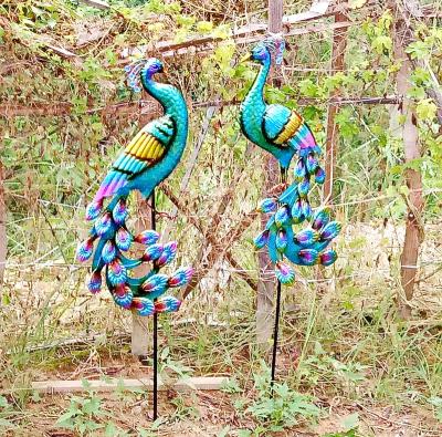 China Wholesale Hand Paint Yard Decor Metal Peacock Garden Stake for sale