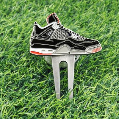 China Golf Sports Custom Shoes Form Bulk Cheap Zinc Alloy Metal Golf Divot Repair Tool With Shoe for sale