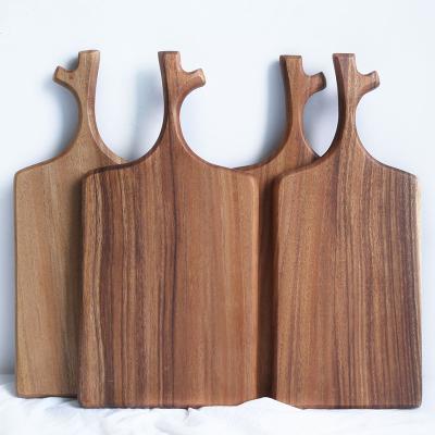 China New Product Sustainable Acacia Branch Wooden Cutting Board Creative Fruit Bread With Handled Cutting Board for sale