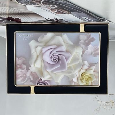 China OEM ODM 2022 Decor Picture Frame Modern Metal Design Border Eco-Friendly Durable Eco-Friendly Aluminum Epoxy Photo Frame for sale