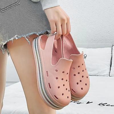 China New Arrival Breathable Cavity Decor Colorblock Low Heel Shoe Duct Clogs Beach Summer Eva Slides Garden Sandal for sale