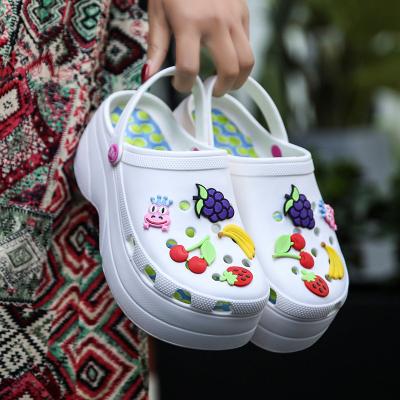 China 2021 fashion fruit 6CM high anti slip EVA croc waterproof 10 cm thick garden beach water soled shoes for women shoes sandals freeze shoes for sale