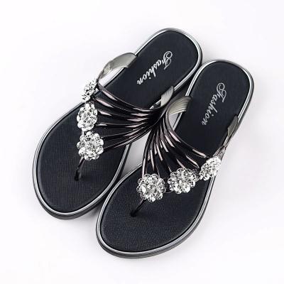 China Fashion Trend New Europe and America Large Size Style Flats Beach Fashion Women's Outdoor Slippers Slippers Flip Flops for sale