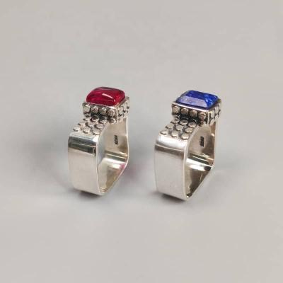 China CLASSIC Custom 925 Sterling Silver Rings Shape Unusual Gemstone Gold Plated Jewelry Red Corundum Lapis Lazuli Ring Silver 925 for sale