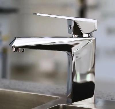 China Metered Faucets Basin Faucet Classic Single Handle Deck Mounted Bathroom Basin Faucet Mixer Chromed Zinc Alloy Basin for sale