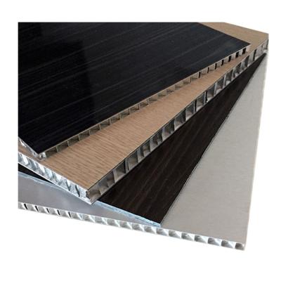 China Lightweight And High Strength Aluminum Honeycomb Panel Caravan Wall Cladding for sale