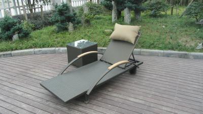 Китай Самомоднейший Lounger Солнця ротанга, складывая Lounger с бортовой таблицей чая продается