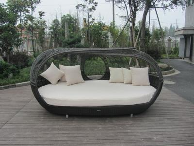 China UV Bestand Openluchtrotan Daybed, Donker Bruin Rieten Ovaal Bed Te koop